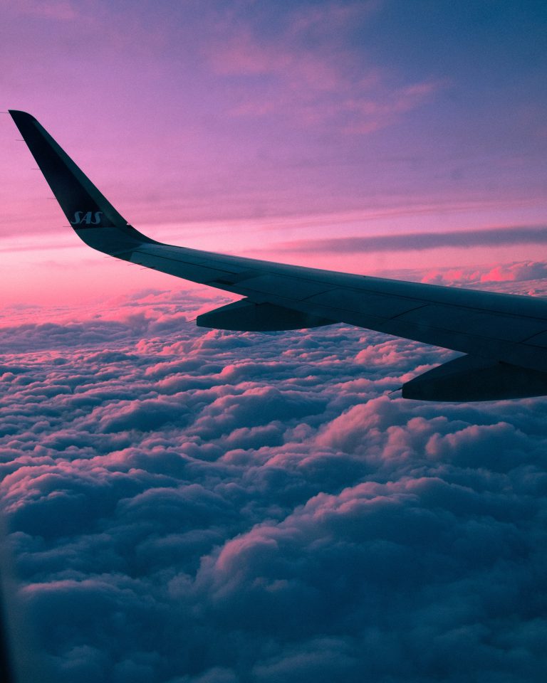 How To Be Comfortable On A Long Flight [35 Tips]
