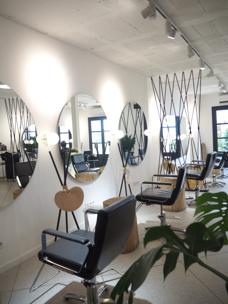 The Best Luxury Salons In Palma De Mallorca [My Experience]