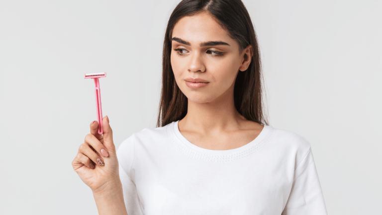 Can You Take Razors On Planes? (2024)